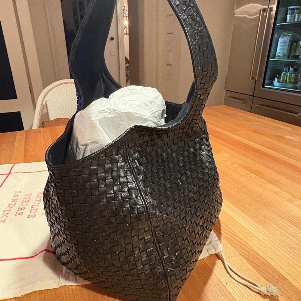 Gorgeous Claire V black Bando bag 
Excellent condition .  Worn only 2 times - Picture 4 of 8